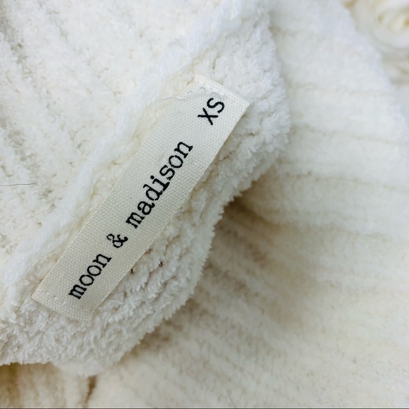 Moon & Madison Cozy Knit Turtleneck Sweater - Picture 9 of 10